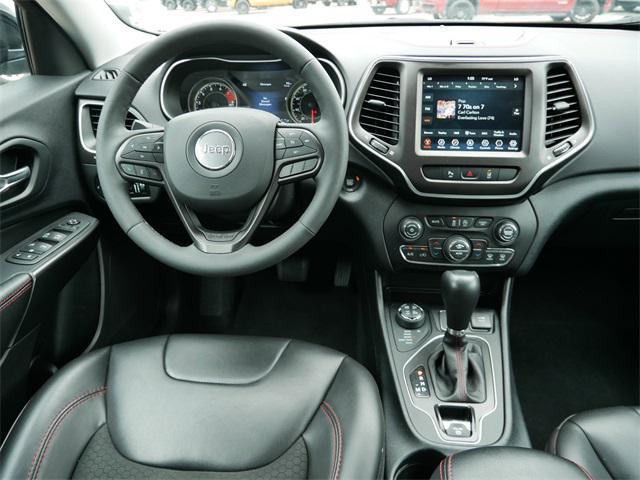 Photo of 2022 Granite Crystal Metallic Clearcoat Jeep Cherokee
