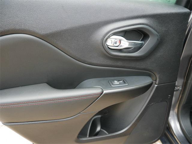 Photo of 2022 Granite Crystal Metallic Clearcoat Jeep Cherokee