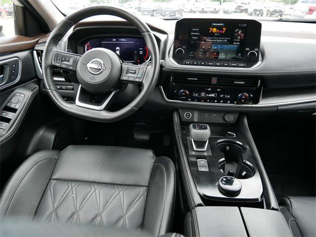Photo of 2023 Glacier White Nissan Rogue