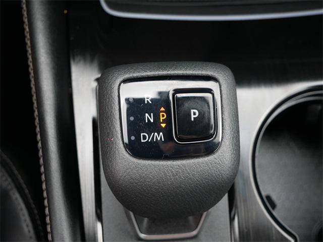 Photo of 2023 Glacier White Nissan Rogue