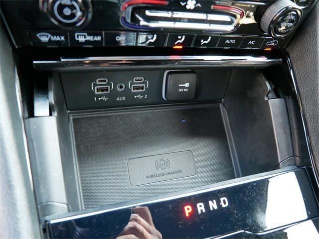 Photo of 2023 Diamond Black Crystal Pearlcoat Jeep Grand Cherokee