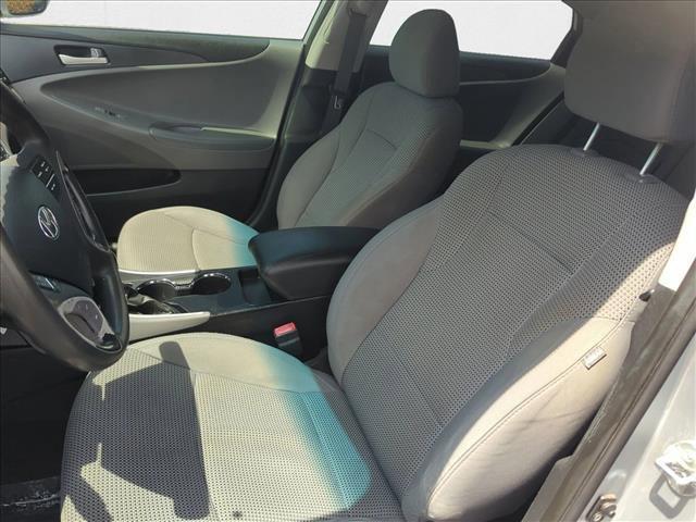 Photo of 2011 Radiant Silver Metallic Hyundai SONATA