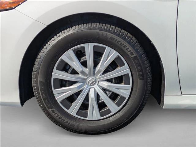 Photo of 2020 Super White Toyota Camry