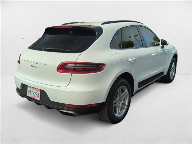 Photo of 2017 White Porsche Macan