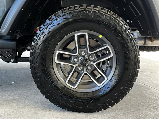 Photo of 2025 Anvil Clearcoat Jeep Gladiator
