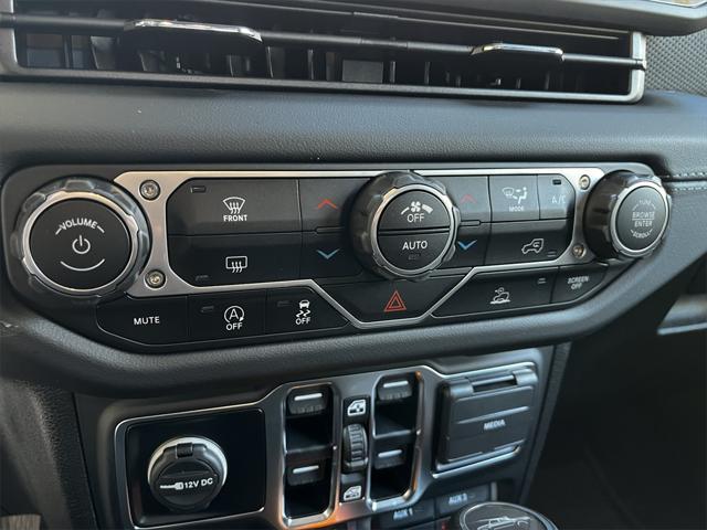 Photo of 2025 Anvil Clearcoat Jeep Gladiator