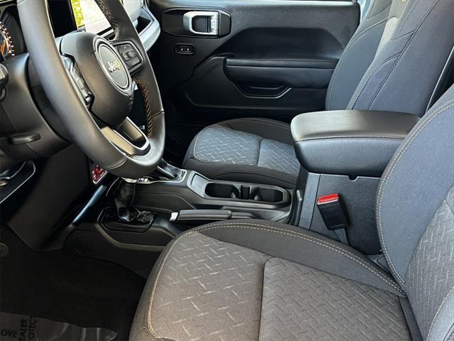 Photo of 2025 Anvil Clearcoat Jeep Gladiator