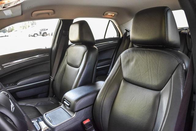 Photo of 2017 Granite Crystal Metallic Clearcoat Chrysler 300