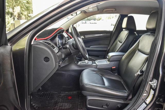 Photo of 2017 Granite Crystal Metallic Clearcoat Chrysler 300