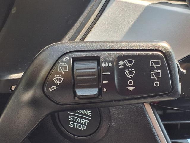 Photo of 2022 Black Metallic Ford Escape