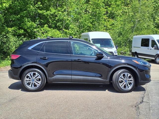 Photo of 2022 Black Metallic Ford Escape