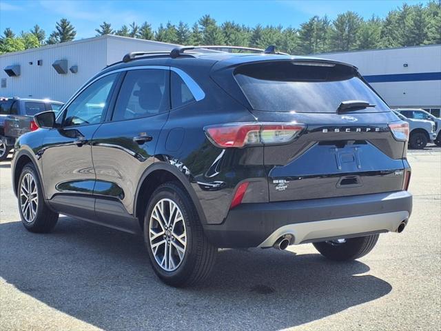 Photo of 2022 Black Metallic Ford Escape