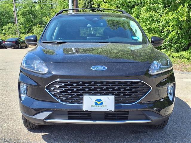 Photo of 2022 Black Metallic Ford Escape