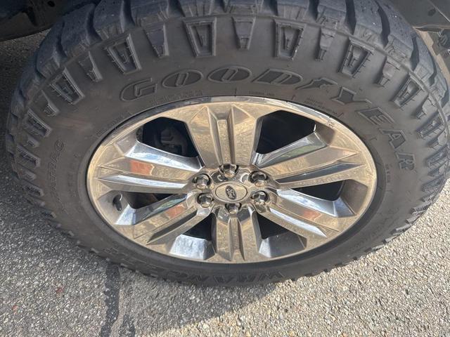 Photo of 2018 Shadow Black Ford F-150