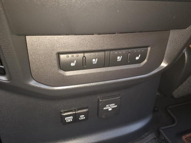 Photo of 2023 White Toyota Tundra Hybrid