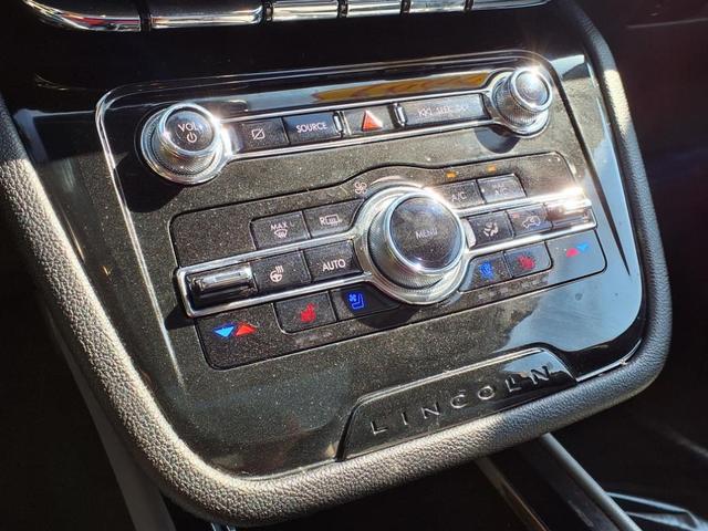 Photo of 2021 White Lincoln Corsair