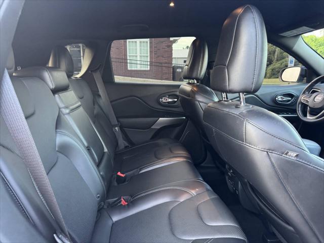 Photo of 2019 Black Jeep Cherokee