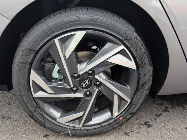 Photo of 2025 Fluid Metal Hyundai ELANTRA