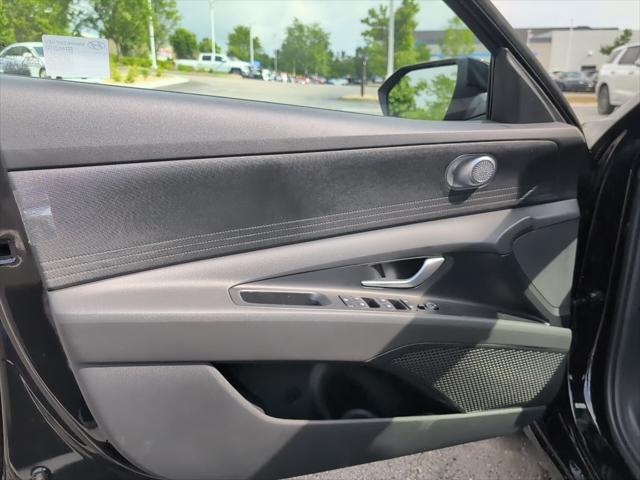 Photo of 2025 Abyss Black Hyundai ELANTRA HEV