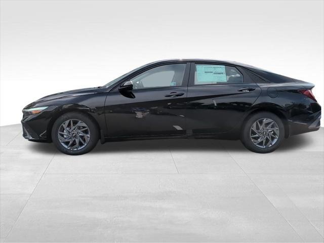Photo of 2025 Abyss Black Hyundai ELANTRA HEV