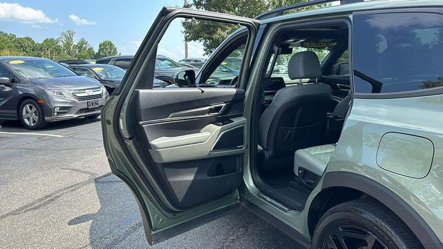 Photo of 2023 Jungle Green Kia Telluride
