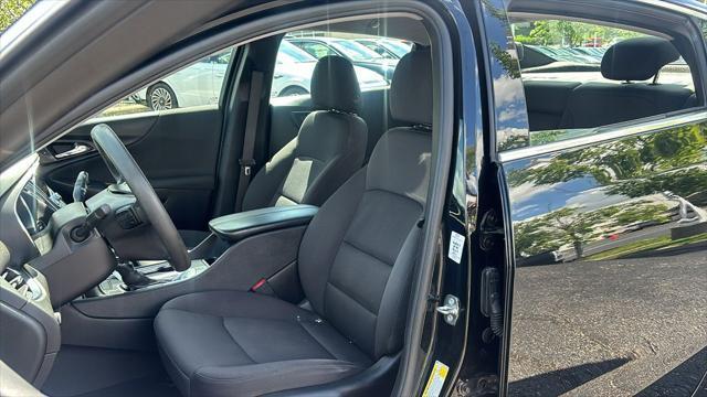Photo of 2021 Mosaic Black Metallic Chevrolet Malibu