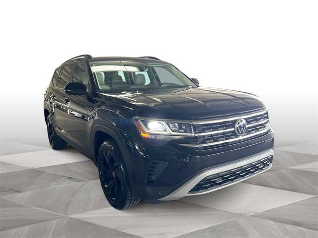 Photo of 2022 Deep Black Pearl Effect Volkswagen Atlas