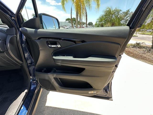 Photo of 2019 Obsidian Blue Pearl Honda Passport
