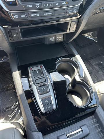 Photo of 2019 Obsidian Blue Pearl Honda Passport
