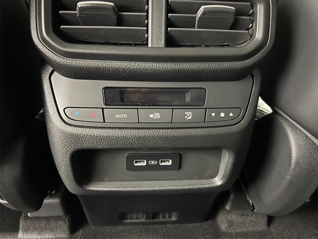 Photo of 2025 Platinum Honda Pilot