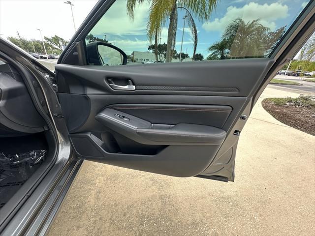 Photo of 2022 Gun Metallic Nissan Altima