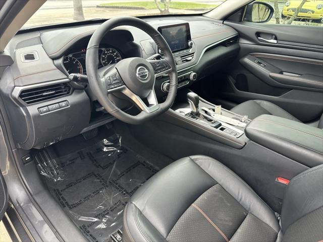 Photo of 2022 Gun Metallic Nissan Altima