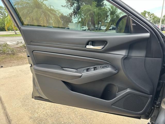 Photo of 2022 Gun Metallic Nissan Altima