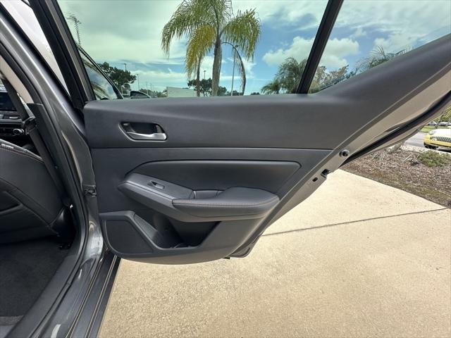 Photo of 2022 Gun Metallic Nissan Altima