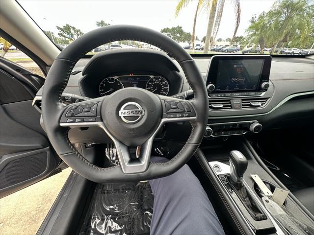 Photo of 2022 Gun Metallic Nissan Altima