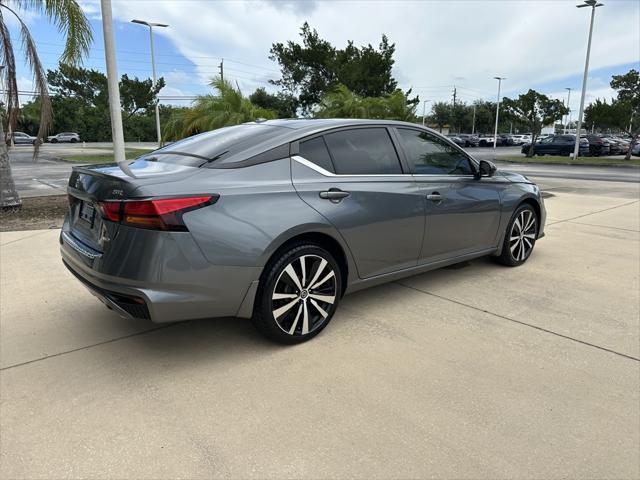 Photo of 2022 Gun Metallic Nissan Altima