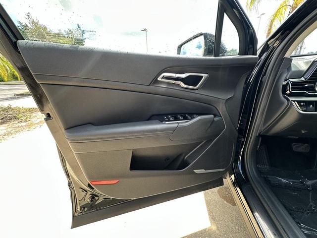 Photo of 2023 Ebony Black Kia Sportage
