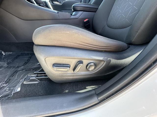 Photo of 2023 Ice Cap Toyota RAV4