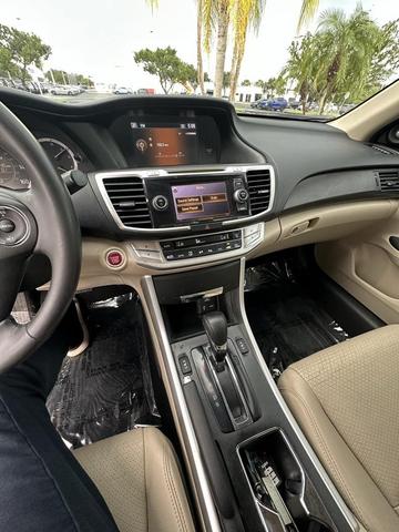 Photo of 2014 White Orchid Pearl Honda Accord