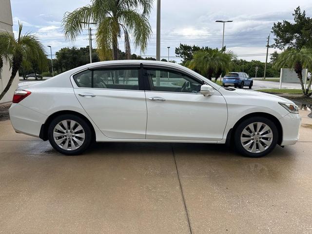 Photo of 2014 White Orchid Pearl Honda Accord