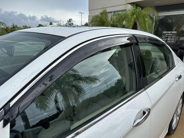 Photo of 2014 White Orchid Pearl Honda Accord