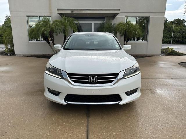 Photo of 2014 White Orchid Pearl Honda Accord