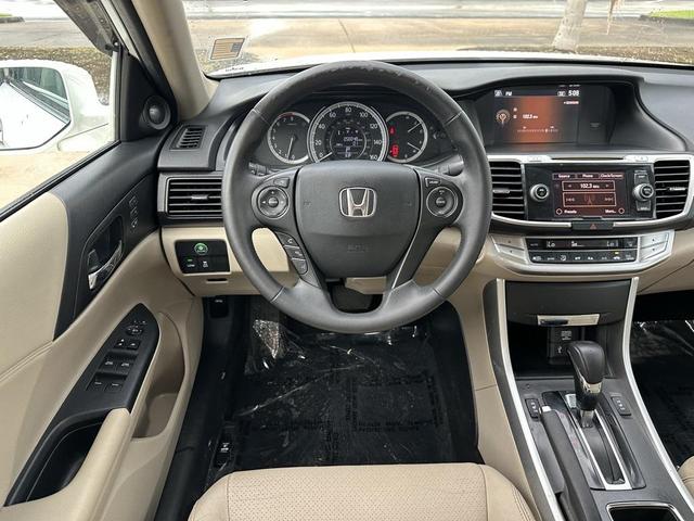 Photo of 2014 White Orchid Pearl Honda Accord