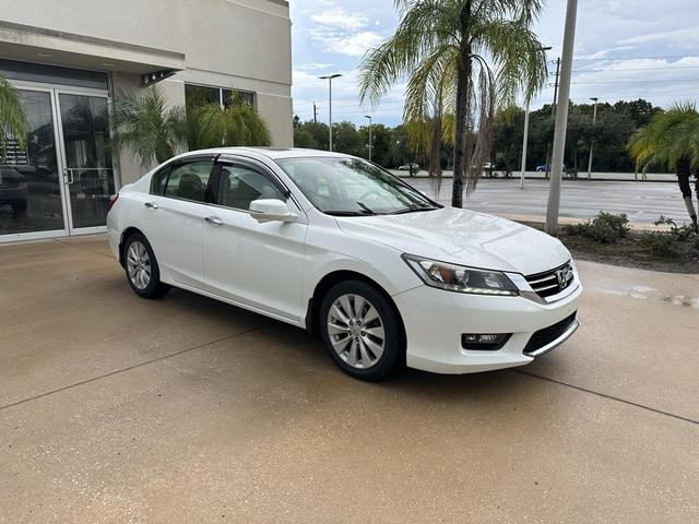 Photo of 2014 White Orchid Pearl Honda Accord