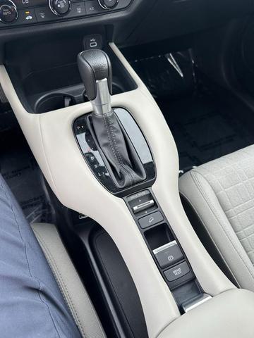 Photo of 2023 Platinum White Pearl Honda HR-V