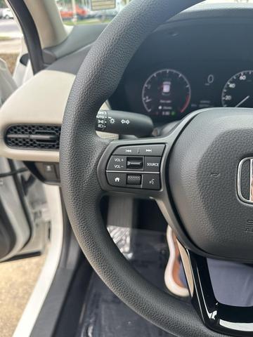 Photo of 2023 Platinum White Pearl Honda HR-V