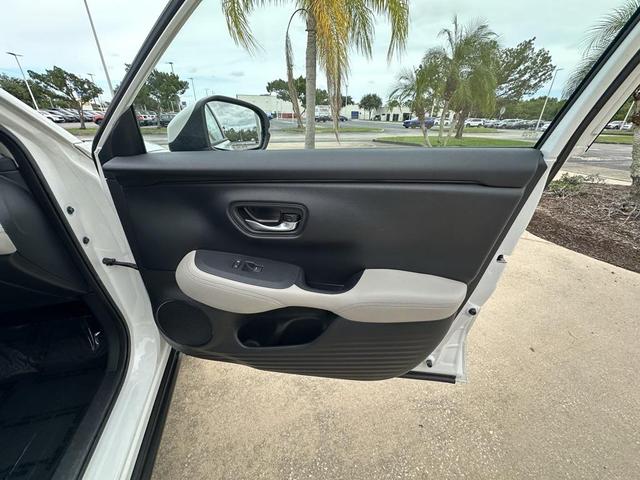 Photo of 2023 Platinum White Pearl Honda HR-V