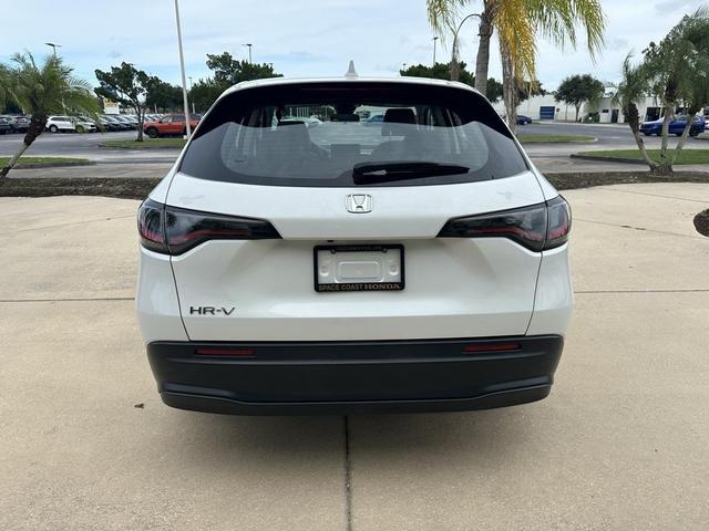 Photo of 2023 Platinum White Pearl Honda HR-V