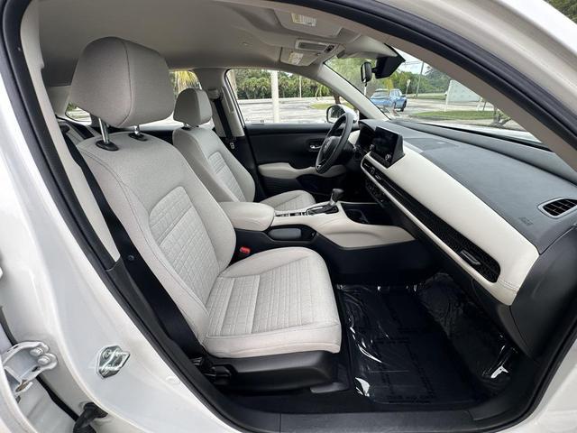 Photo of 2023 Platinum White Pearl Honda HR-V