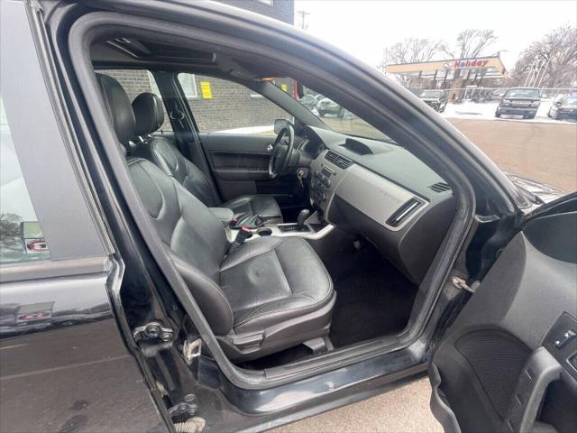 Photo of 2009 Ebony Clearcoat Ford Focus
